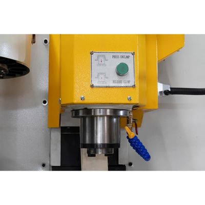 Cnc κέντρο κεντρικών μικρό κάθετο μηχανών άλεσης και στροφής με το εργαλείο 12pcs (VMC24L)
